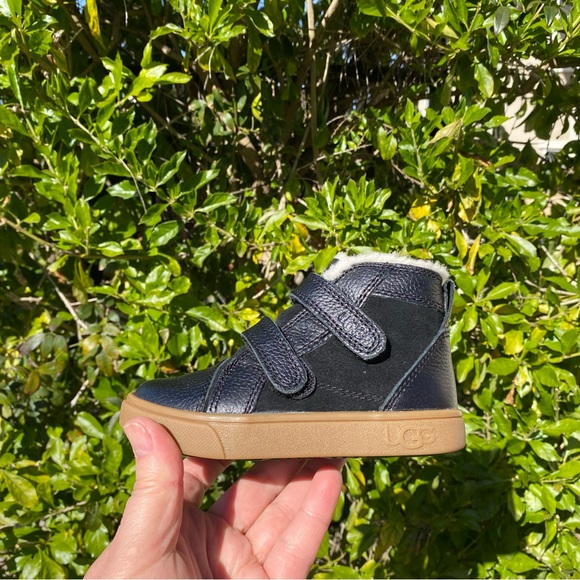 NWOB UGG Rennon II Kids - Picture 7 of 11